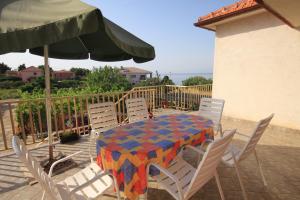 Balkón alebo terasa v ubytovaní Apartments by the sea Ugljan - 8257