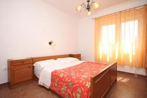 Posteľ alebo postele v izbe v ubytovaní Apartments by the sea Ugljan - 8257