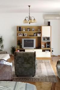 TV a/nebo společenská místnost v ubytování Apartments by the sea Kali, Ugljan - 8246 + 14 fotografií