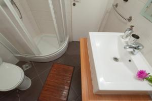 Kúpeľňa v ubytovaní Apartment Poljana 8432c