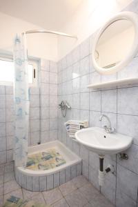Fotografie z fotogalerie ubytování Apartments by the sea Ugljan - 8519 v destinaci Ugljan