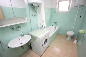 Zdjęcie z galerii obiektu Apartments by the sea Muline, Ugljan - 8520 w mieście Donje Selo