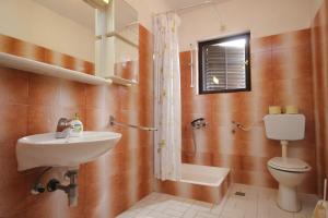 Zdjęcie z galerii obiektu Apartments by the sea Muline, Ugljan - 8520 w mieście Donje Selo