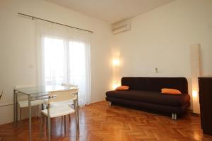 Fotografie z fotogalerie ubytování Apartments by the sea Tucepi, Makarska - 8742 v Tučepi