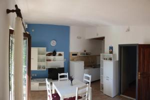 Kuchyň nebo kuchyňský kout v ubytování Apartments by the sea Rastici, Ciovo - 8619