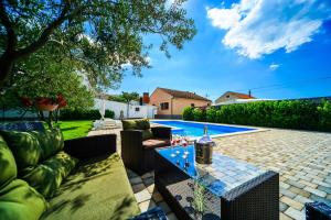 Fotografie z fotogalerie ubytování Family friendly apartments with a swimming pool Biograd na Moru, Biograd - 8370 v destinaci Biograd na Moru + 13 fotografií