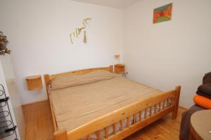 Posteľ alebo postele v izbe v ubytovaní Apartments and rooms by the sea Cove Zarace, Hvar - 8781