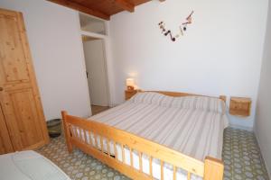 Posteľ alebo postele v izbe v ubytovaní Apartments and rooms by the sea Cove Zarace, Hvar - 8781