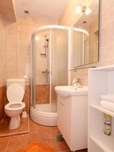 Kúpeľňa v ubytovaní Studio Stari Grad 8726b + 12 fotografií