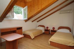 Postel nebo postele na pokoji v ubytování Apartments and rooms with parking space Mlini, Dubrovnik - 8835