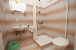 Bilik mandi di Apartments and rooms with parking space Mlini, Dubrovnik - 8835