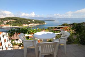 Fotografia z galérie ubytovania Apartments with a parking space Jelsa, Hvar - 8765 v destinácii Jelsa