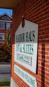 a sign on the side of a brick building at Harbor Haus Inn & Suites in Hermann