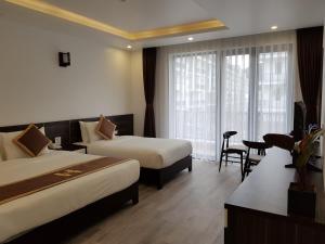 Ένα ή περισσότερα κρεβάτια σε δωμάτιο στο Helen Halong Hotel