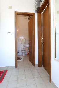 Koupelna v ubytování Apartments by the sea Arbanija, Ciovo - 10340 + 17 fotografií