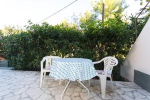 Zahrada ubytování Apartments by the sea Arbanija, Ciovo - 10340
