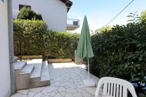 Zahrada ubytování Apartments by the sea Arbanija, Ciovo - 10340