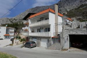 Fotografia z galérie ubytovania Apartments with a parking space Omis - 10349 v Omise