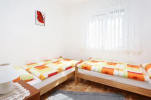 Fotografia z galérie ubytovania Apartments with a parking space Omis - 10349 v Omise