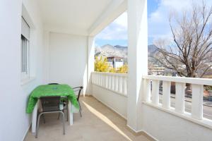 Fotografia z galérie ubytovania Apartments with a parking space Omis - 10351 v Omise