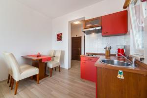 Kuchyňa alebo kuchynka v ubytovaní Apartment Brist 11078c