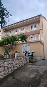 Fotografia z galérie ubytovania Apartments with a parking space Novi Vinodolski - 11127 v Novom Vindolskom