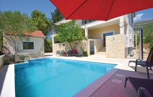 Fotografia z galérie ubytovania Holiday house with a swimming pool Kastel Novi, Kastela - 11122 v destinácii Kaštela