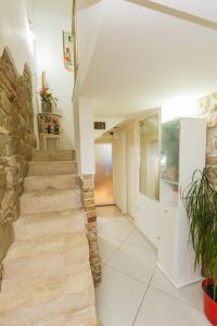 Fotografia z galérie ubytovania Seaside holiday house Kastel Stafilic, Kastela - 11165 v destinácii Kaštela