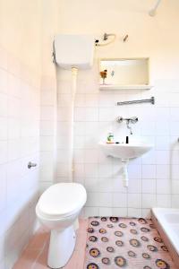 Bathroom sa Apartments with a parking space Vrboska (Hvar) - 11178