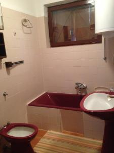 Bilik mandi di Apartments with parking space Trget, Rasa - 11245