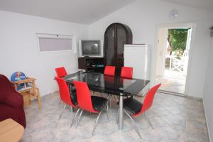 Kuchyň nebo kuchyňský kout v ubytování Family friendly seaside apartments Preko, Ugljan - 8232