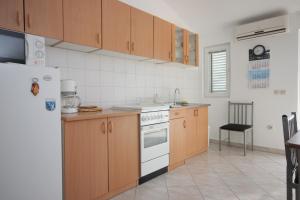 Kuchyň nebo kuchyňský kout v ubytování Family friendly seaside apartments Preko, Ugljan - 8232