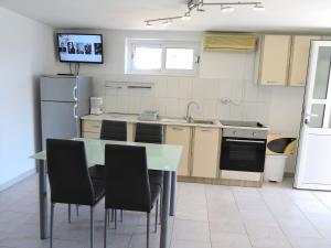 Kuchyň nebo kuchyňský kout v ubytování Family friendly seaside apartments Preko, Ugljan - 8232