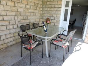 Patio nebo venkovní prostory v ubytování Family friendly seaside apartments Preko, Ugljan - 8232
