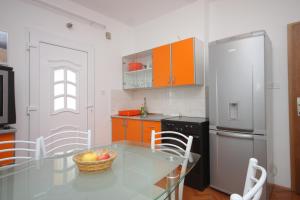 Kuchyň nebo kuchyňský kout v ubytování Family friendly seaside apartments Preko, Ugljan - 8232