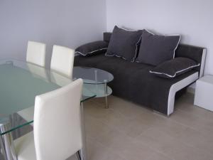 Posezení v ubytování Family friendly seaside apartments Preko, Ugljan - 8232