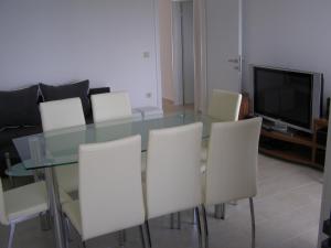 TV a/nebo společenská místnost v ubytování Family friendly seaside apartments Preko, Ugljan - 8232