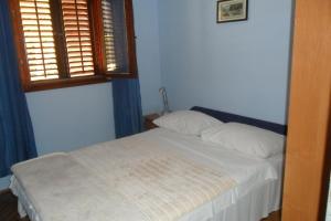 Postel nebo postele na pokoji v ubytování Apartments by the sea Kozino, Zadar - 11169