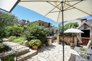 Zahrada ubytování Apartments by the sea Splitska, Brac - 11300