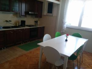 Kuchyň nebo kuchyňský kout v ubytování Apartments with a parking space Brodarica, Sibenik - 11262