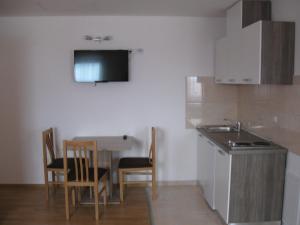 Fotografie z fotogalerie ubytování Apartments with a parking space Smoljanac, Plitvice - 11334 v destinaci Smoljanac