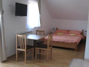 Fotografie z fotogalerie ubytování Apartments with a parking space Smoljanac, Plitvice - 11334 v destinaci Smoljanac