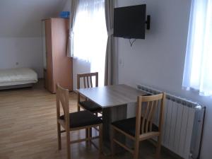 Fotografie z fotogalerie ubytování Apartments with a parking space Smoljanac, Plitvice - 11334 v destinaci Smoljanac