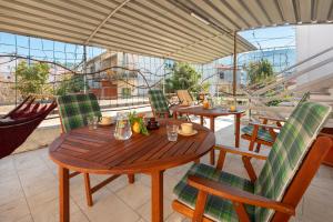 Restaurace v ubytování Apartments by the sea Jelsa, Hvar - 11319
