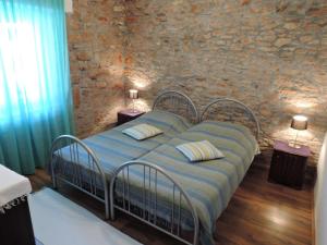 Postel nebo postele na pokoji v ubytování Family friendly house with a swimming pool Gluici, Krka - 11337 + 14 fotografií
