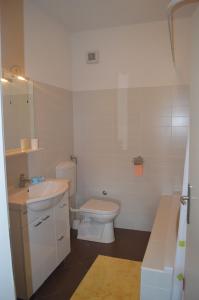 Kúpeľňa v ubytovaní Apartment Makarska 11361b