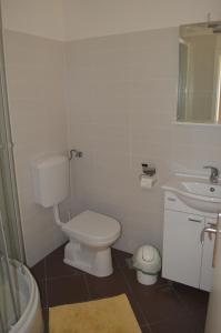 Kúpeľňa v ubytovaní Apartment Makarska 11361b