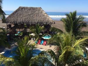 Pemandangan kolam renang di Sabas Beach Resort atau di dekatnya