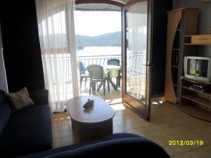 Fotografie z fotogalerie ubytování Apartments by the sea Tisno, Murter - 11289 v destinaci Tisno