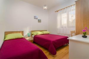Posteľ alebo postele v izbe v ubytovaní Holiday house with a swimming pool Fazana - 11396